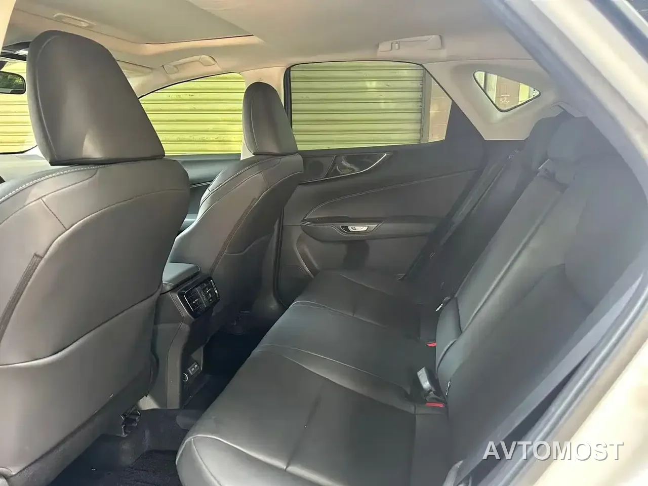 Lexus NX New Energy 2022 400h+ Premium Edition — фото 4