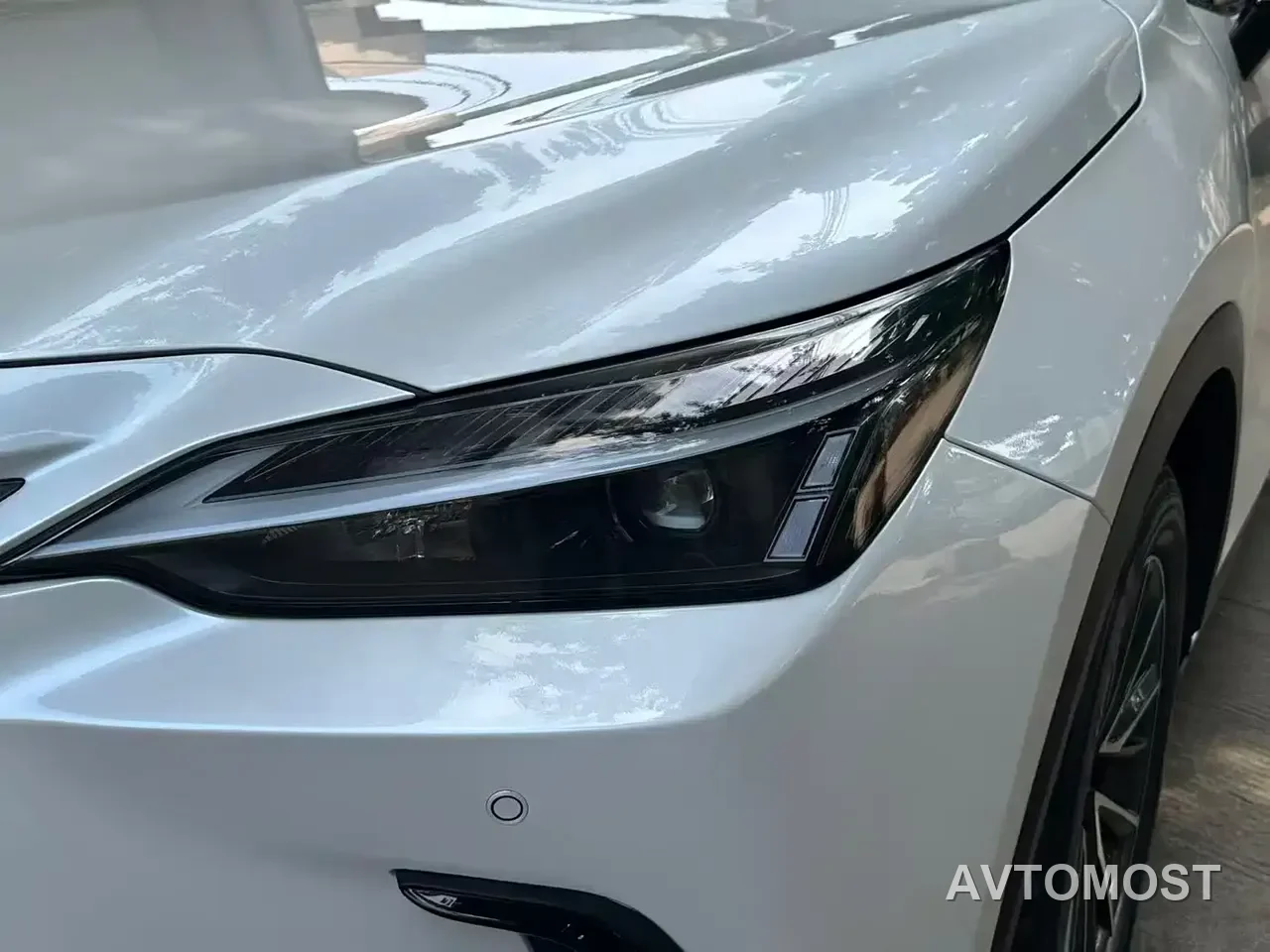 Lexus NX New Energy 2022 400h+ Premium Edition — фото 6