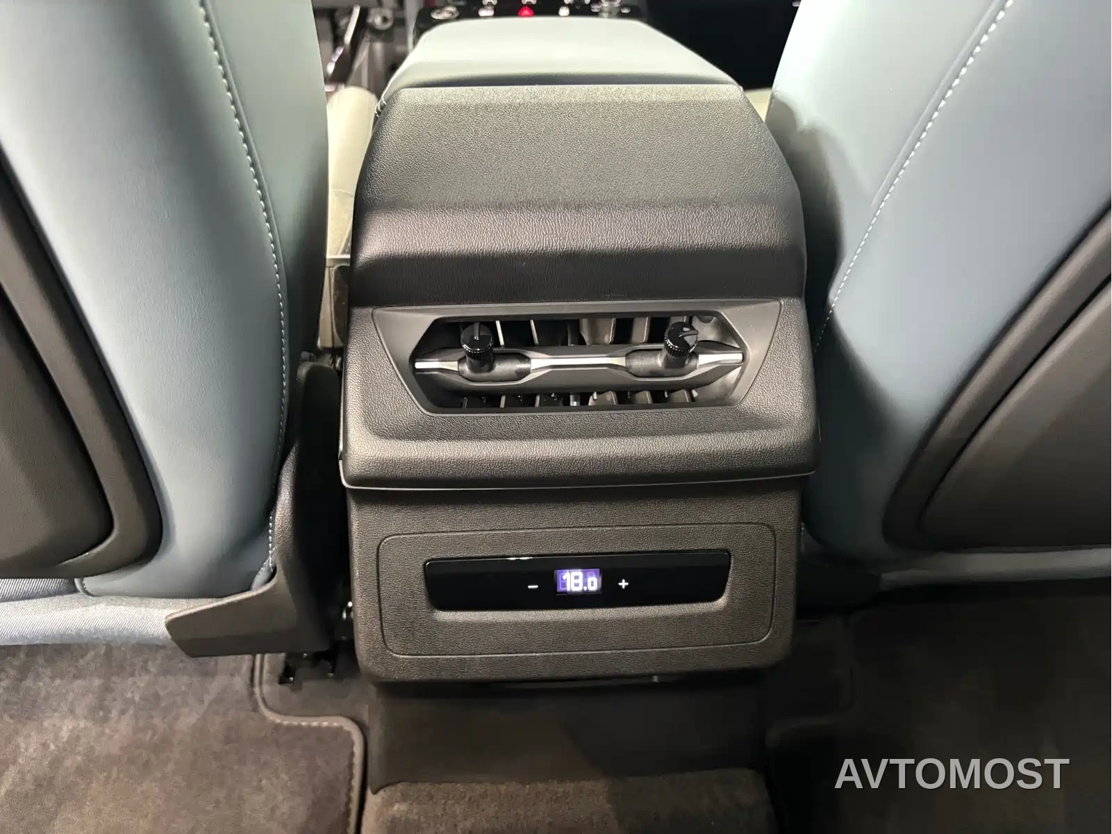 Audi Q6L Sportback e-tron 2025 Pioneer Navigation Edition — фото 8