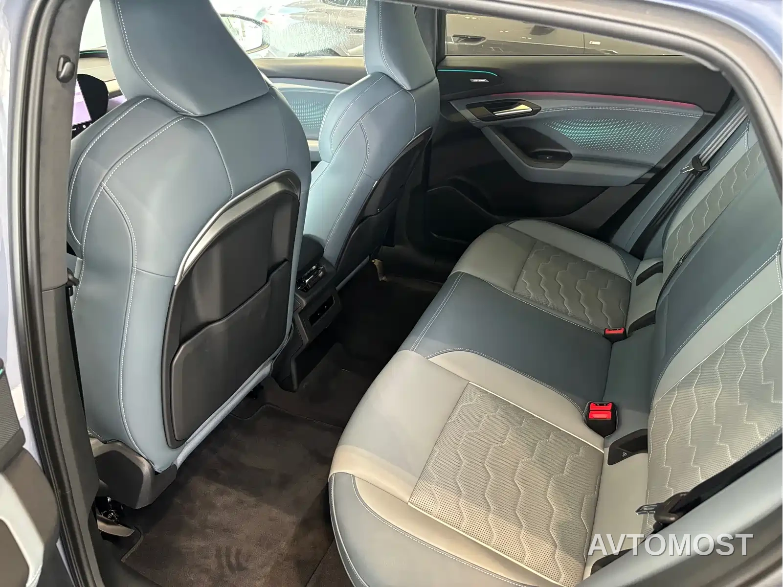 Audi Q6L Sportback e-tron 2025 Pioneer Navigation Edition — фото 9
