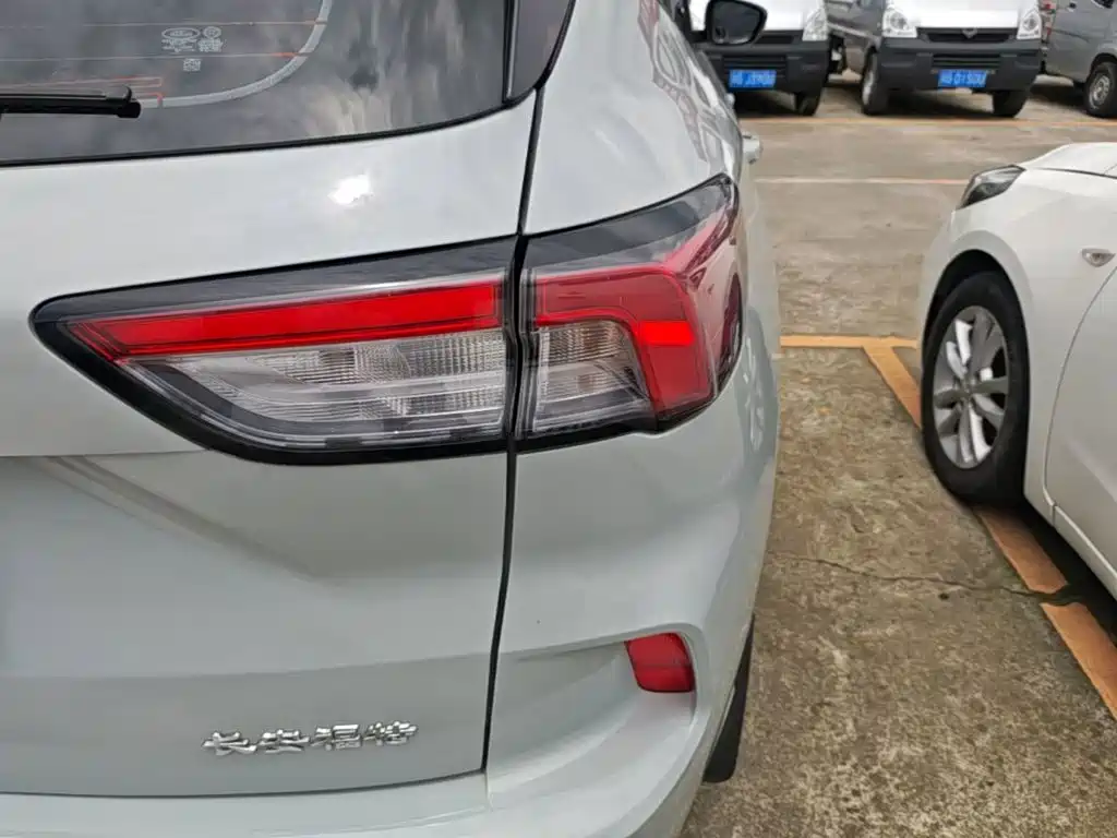 Ford Escape 2024 Model EcoBoost 245 4WD ST-Line Pro — фото 8