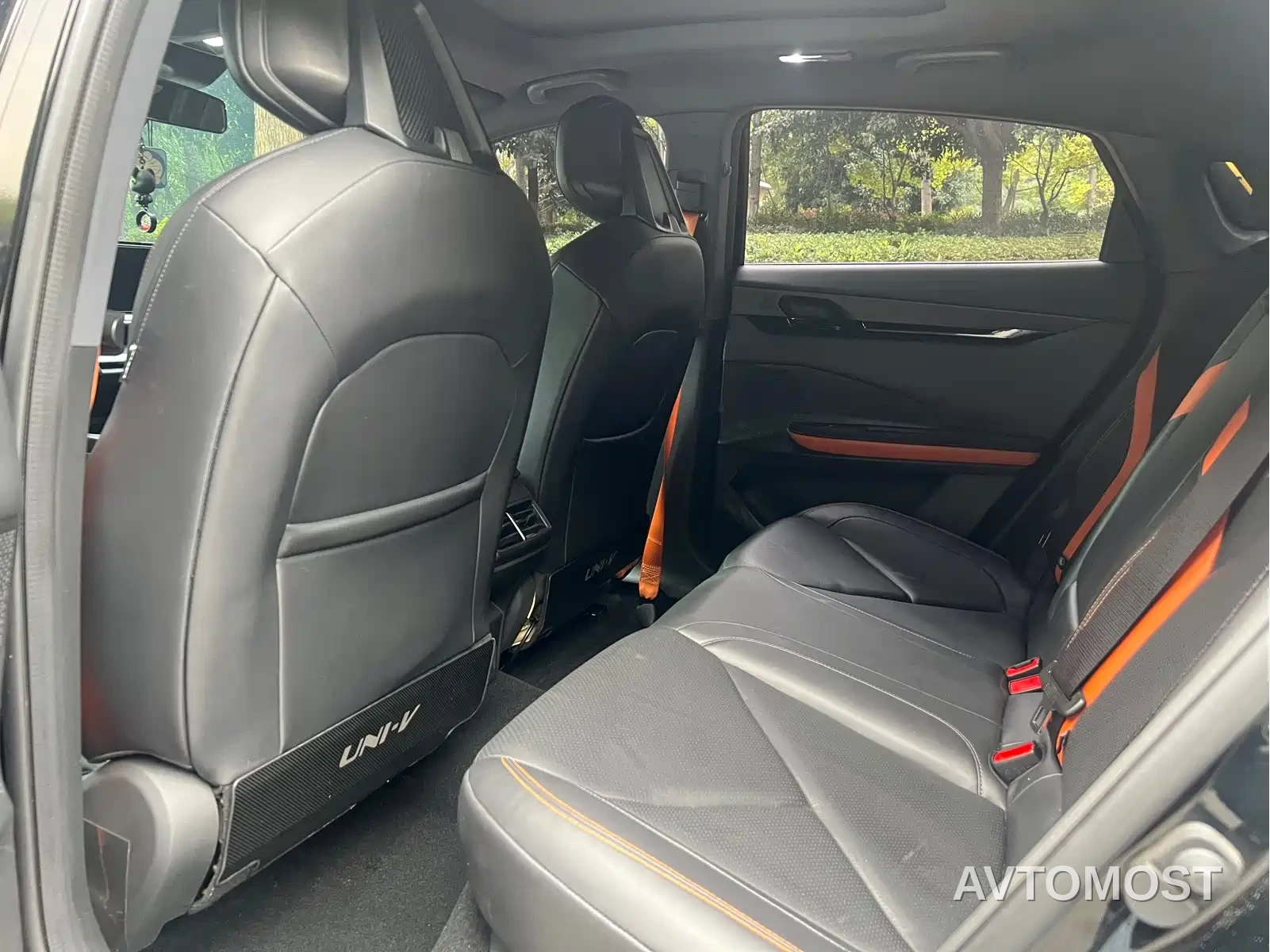 Changan UNI-V 2022 1.5T Sport Edition — фото 9