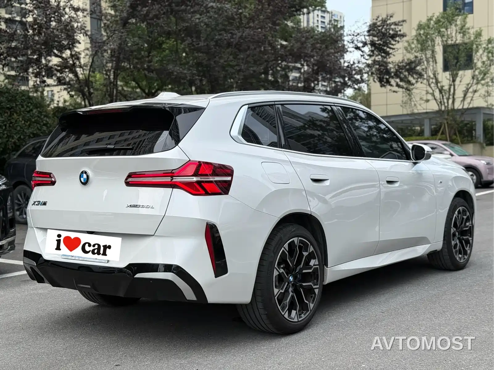 BMW X3 2025 xDrive30L Premium Model M Sport Black Package — фото 2