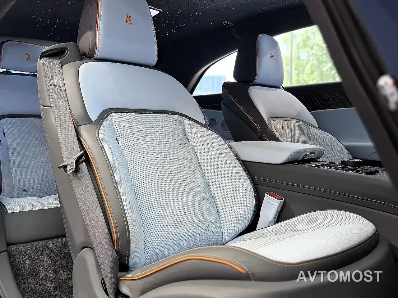 Rolls-Royce Spectre 2024 Standard Model — фото 3