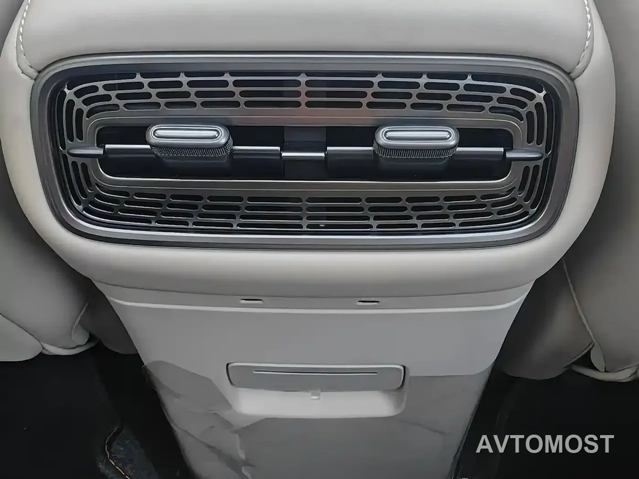 Hongqi HS6 PHEV 2026 Model 220 Intelligent Hybrid Edition — фото 10