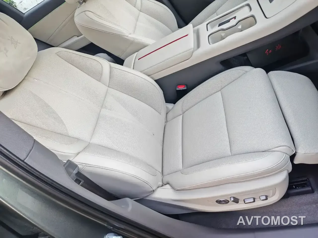 Hongqi HS6 PHEV 2026 Model 220 Intelligent Hybrid Edition — фото 12