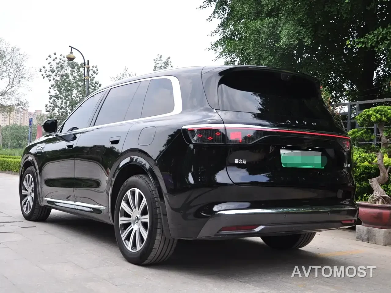AITO M8 2025 Extended Range Max 37kWh 5-Seater — фото 4