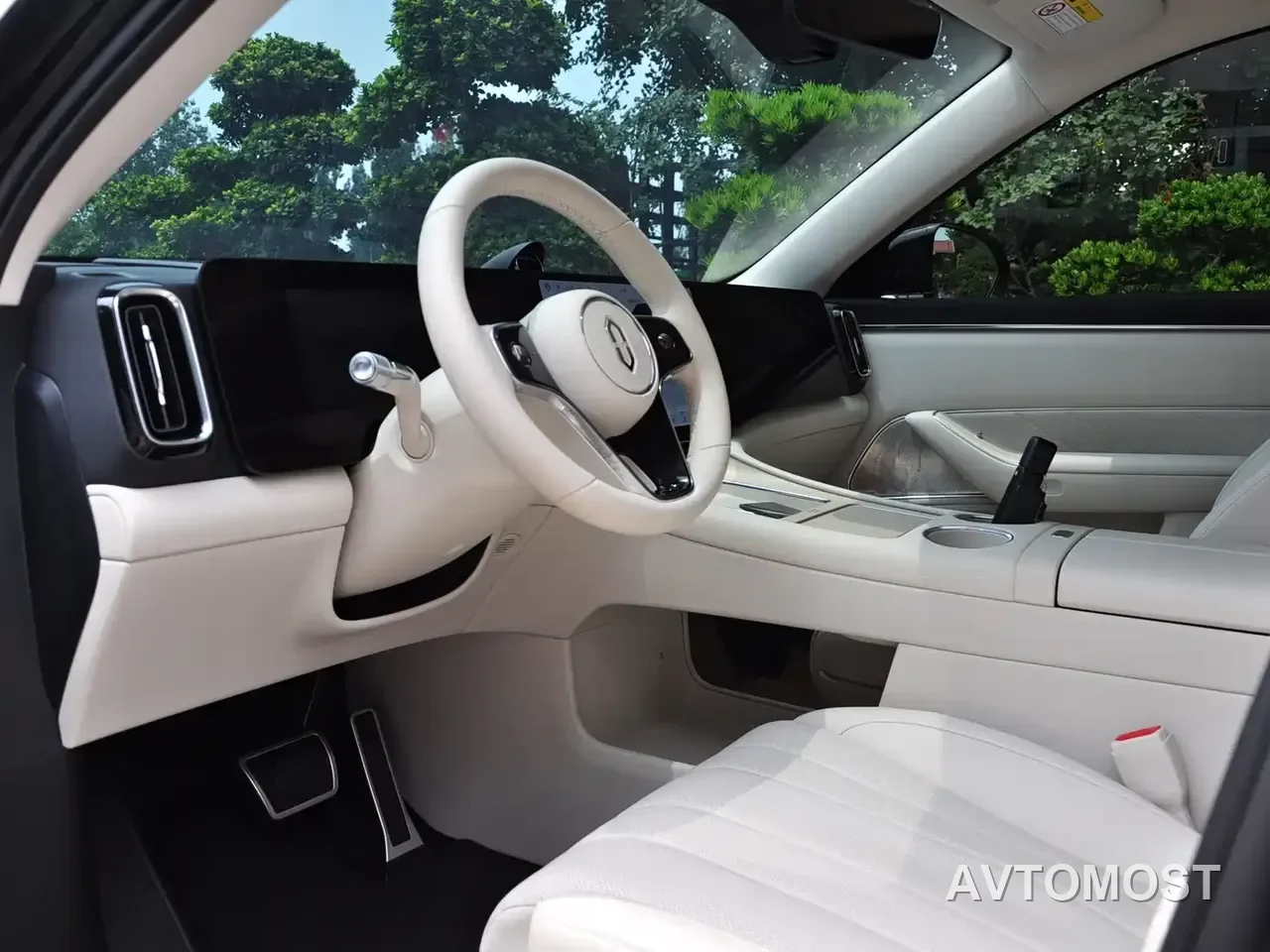 AITO M8 2025 Extended Range Max 37kWh 5-Seater — фото 6