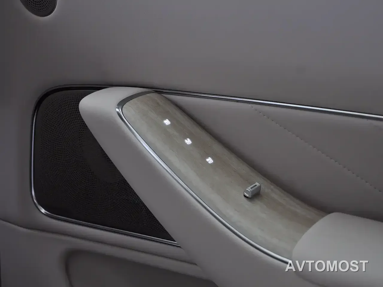 AITO M8 2025 Extended Range Max 37kWh 5-Seater — фото 10