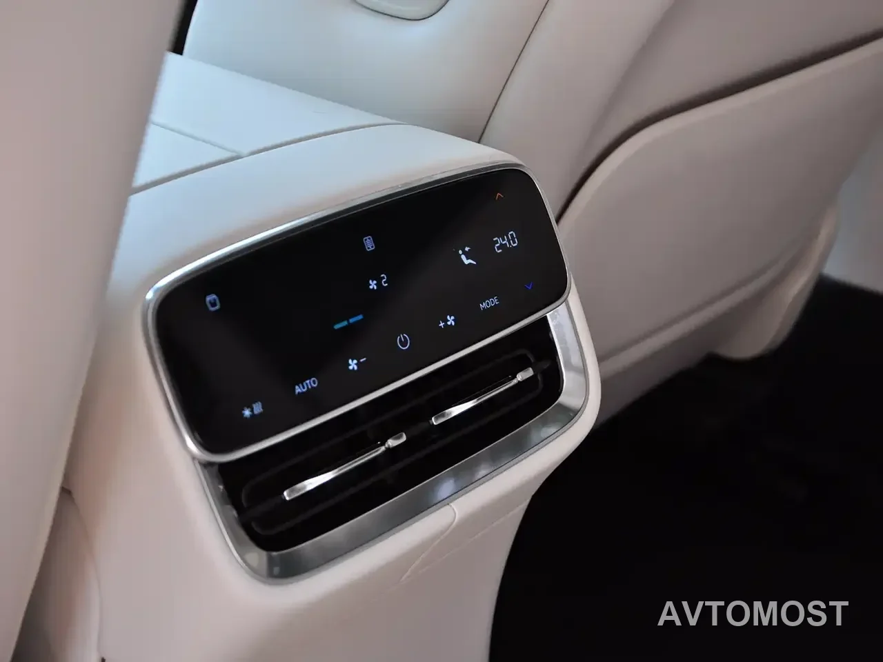 AITO M8 2025 Extended Range Max 37kWh 5-Seater — фото 15