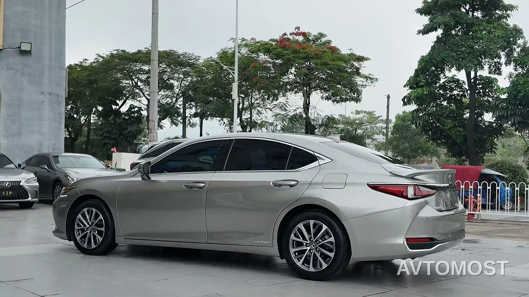Lexus ES 2021 300h Excellence Edition — фото 7