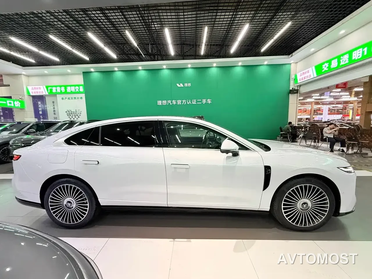 VOYAH Zhuiguang L 2025 Mid-configuration Model — фото 4