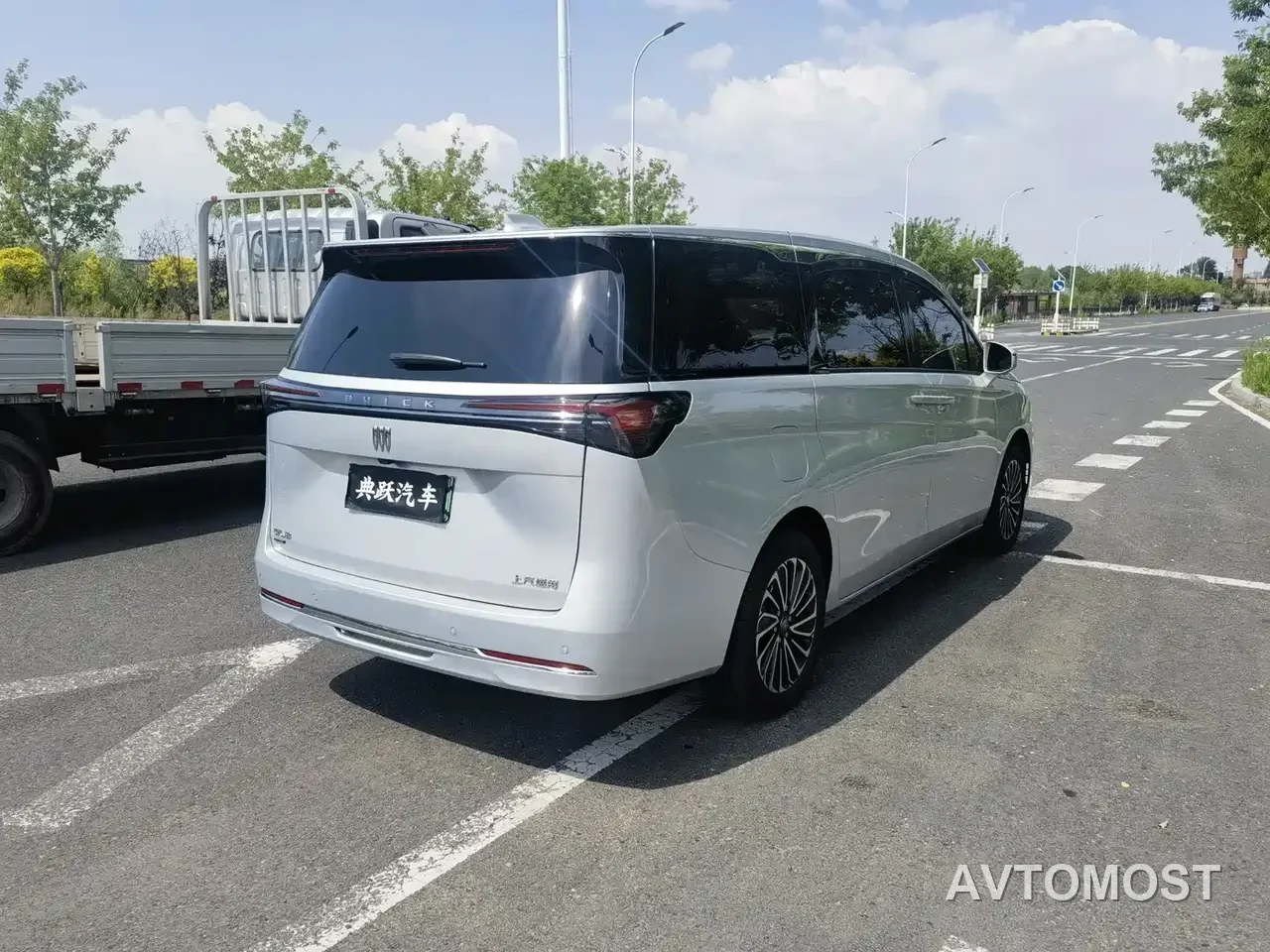 Buick GL8 New Energy 2025 Land Honor Premium Edition 7-Seater — фото 6