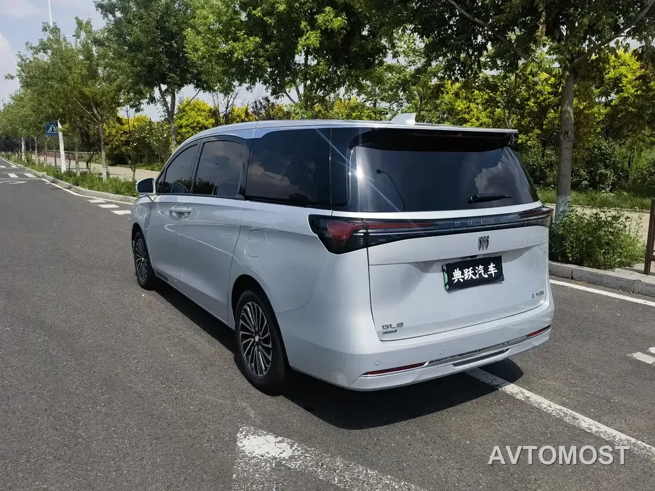 Buick GL8 New Energy 2025 Land Honor Premium Edition 7-Seater — фото 10