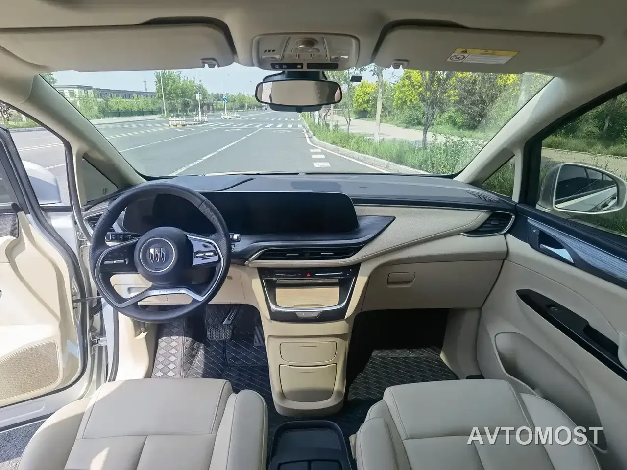 Buick GL8 New Energy 2025 Land Honor Premium Edition 7-Seater — фото 1