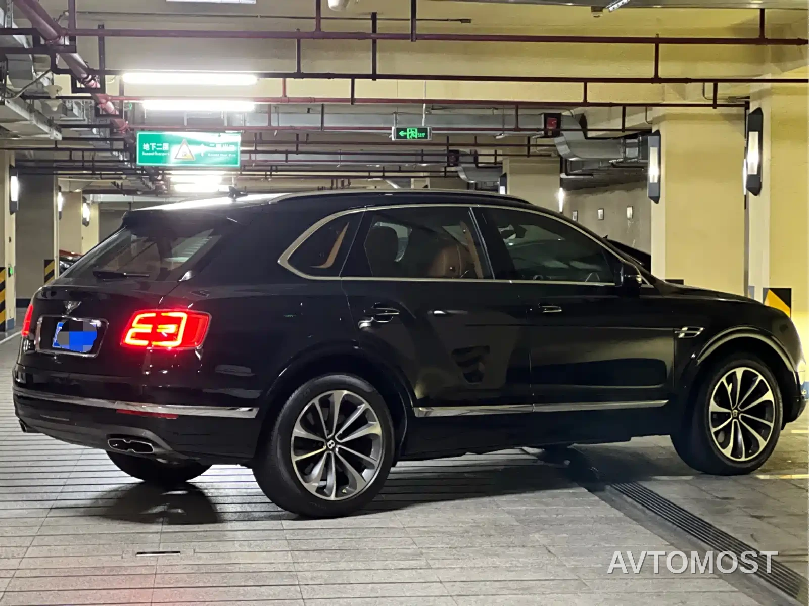Bentley Bentayga 2022 4.0T V8 — фото 2