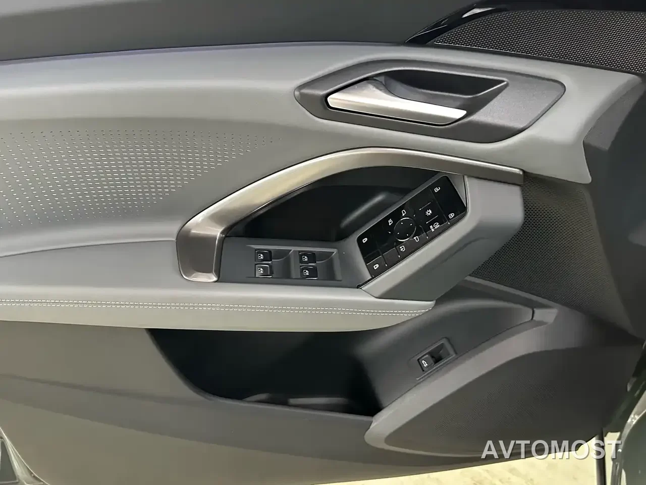 Audi Q5L 2026 Model Base Version — фото 10