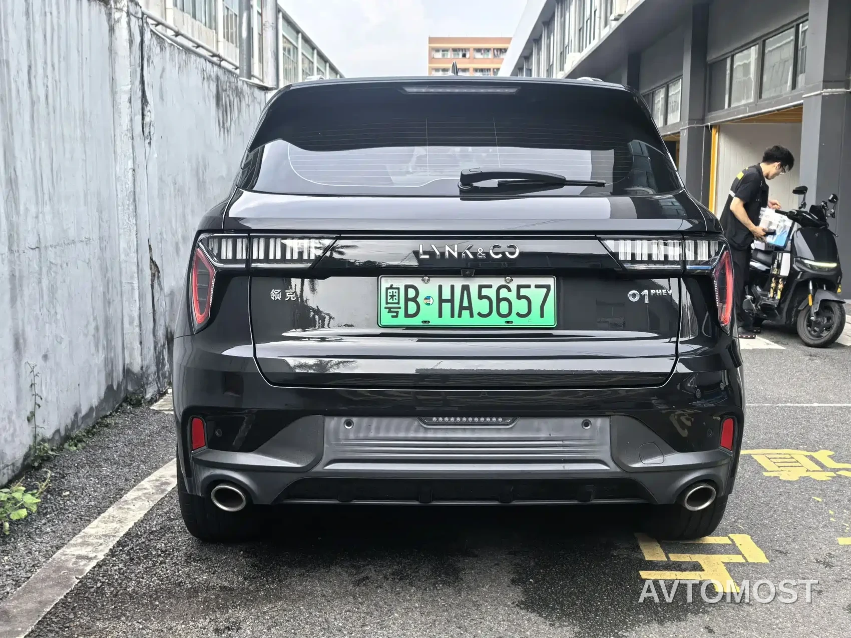 Lynk & Co 01 EM-P 2022 1.5TD PHEV Plus — фото 2