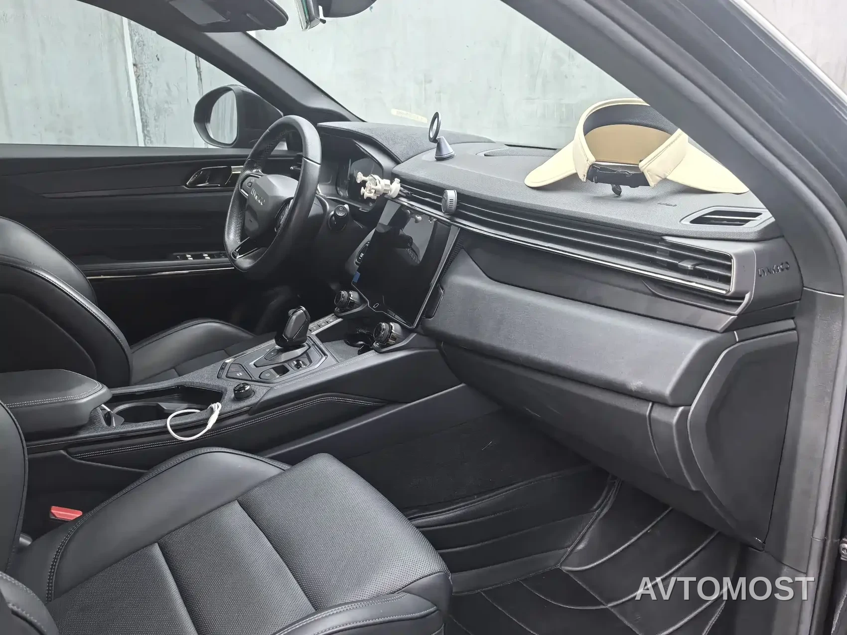 Lynk & Co 01 EM-P 2022 1.5TD PHEV Plus — фото 3
