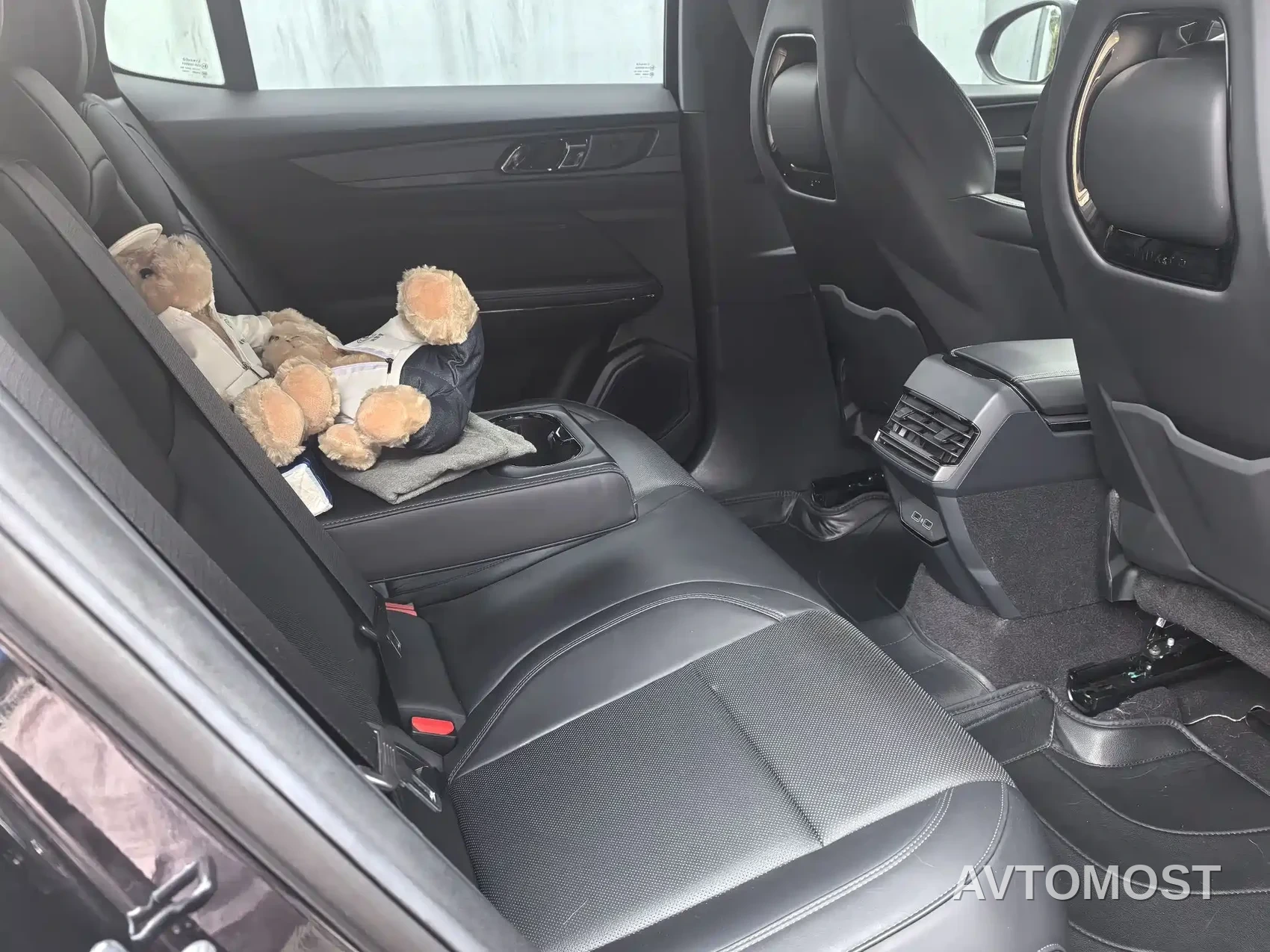 Lynk & Co 01 EM-P 2022 1.5TD PHEV Plus — фото 4