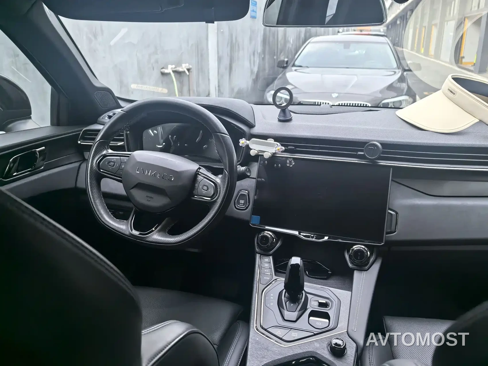 Lynk & Co 01 EM-P 2022 1.5TD PHEV Plus — фото 5