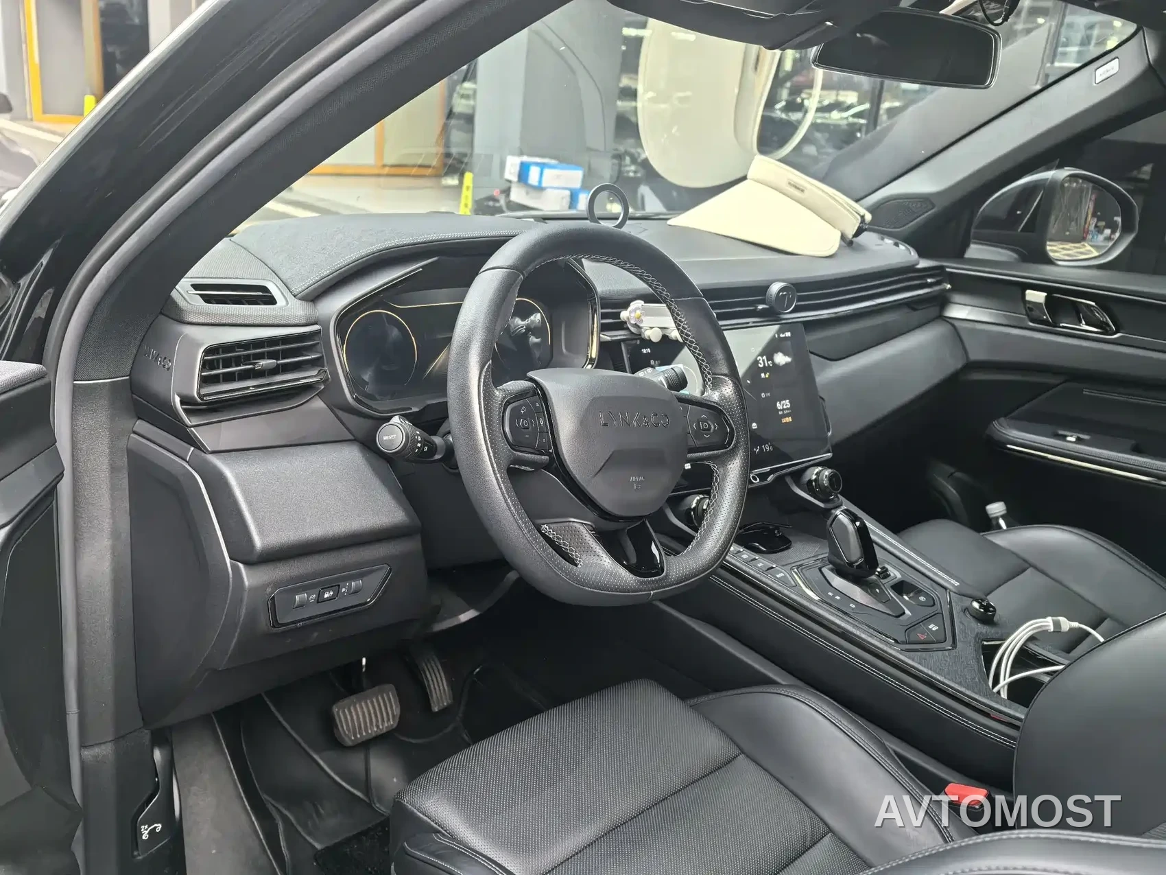 Lynk & Co 01 EM-P 2022 1.5TD PHEV Plus — фото 6