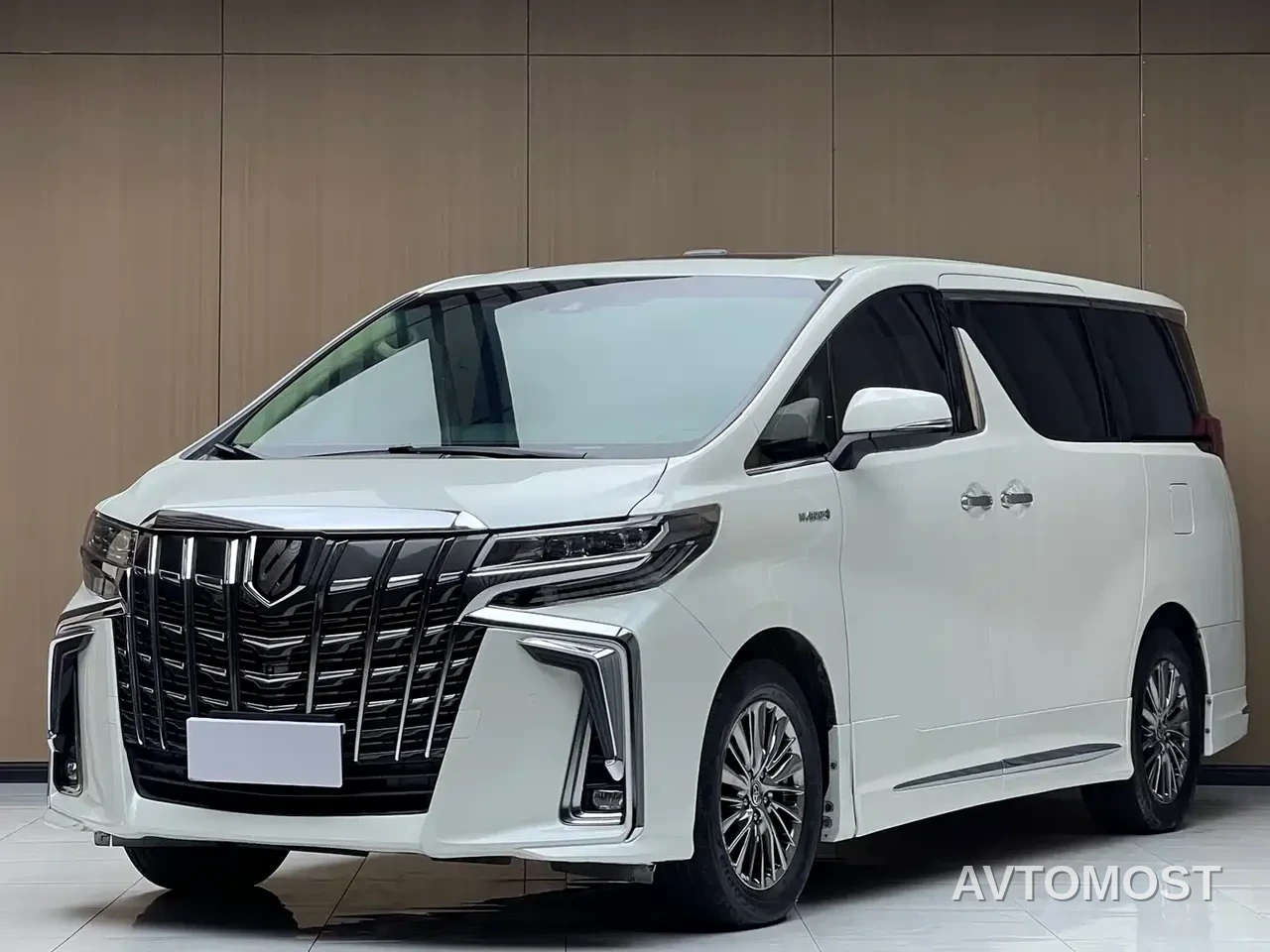 Toyota Alphard 2021 Hybrid 2.5L Luxury — фото 1