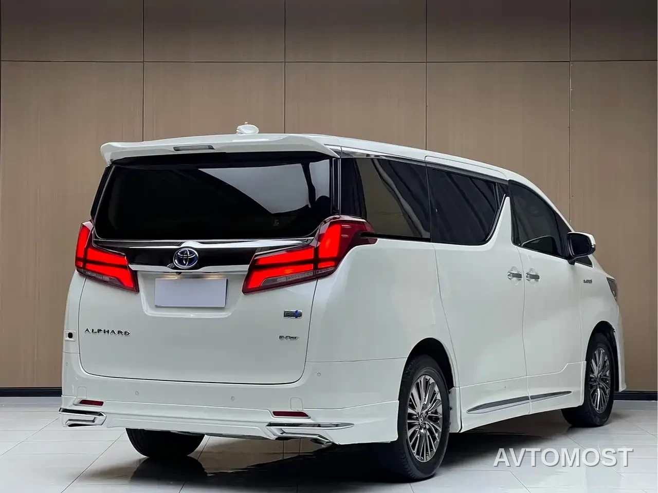 Toyota Alphard 2021 Hybrid 2.5L Luxury — фото 3