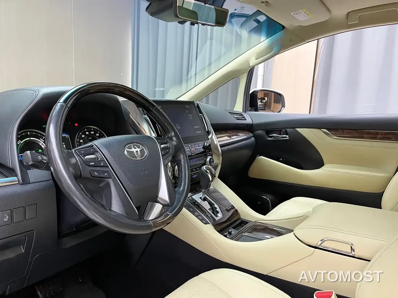 Toyota Alphard 2021 Hybrid 2.5L Luxury — фото 4