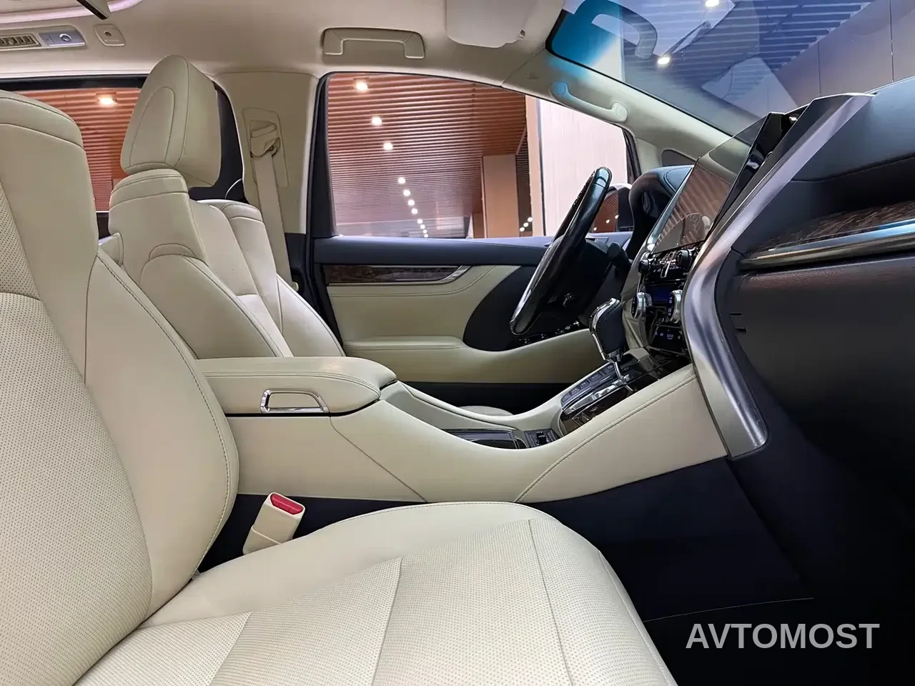 Toyota Alphard 2021 Hybrid 2.5L Luxury — фото 6