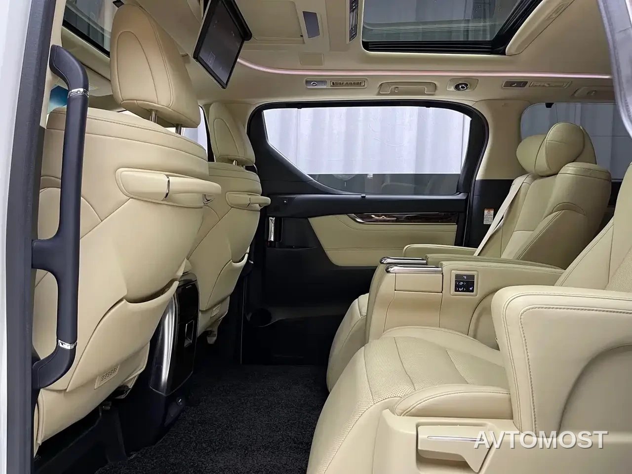 Toyota Alphard 2021 Hybrid 2.5L Luxury — фото 8