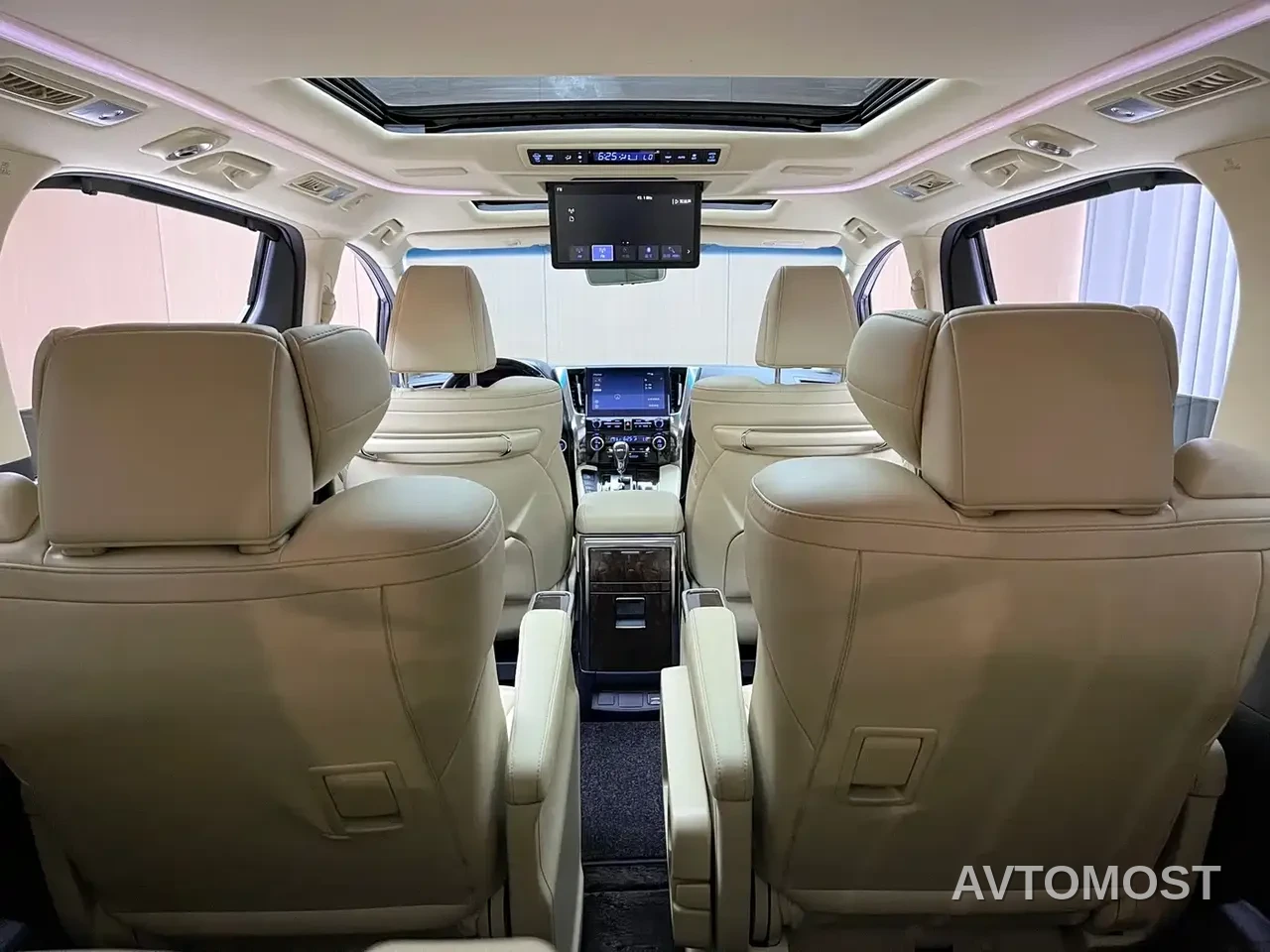 Toyota Alphard 2021 Hybrid 2.5L Luxury — фото 11