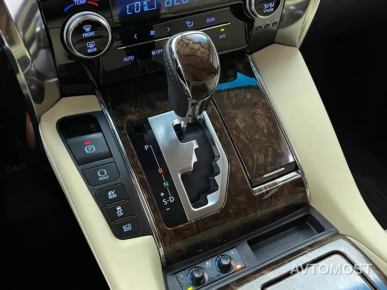 Toyota Alphard 2021 Hybrid 2.5L Luxury — фото 14
