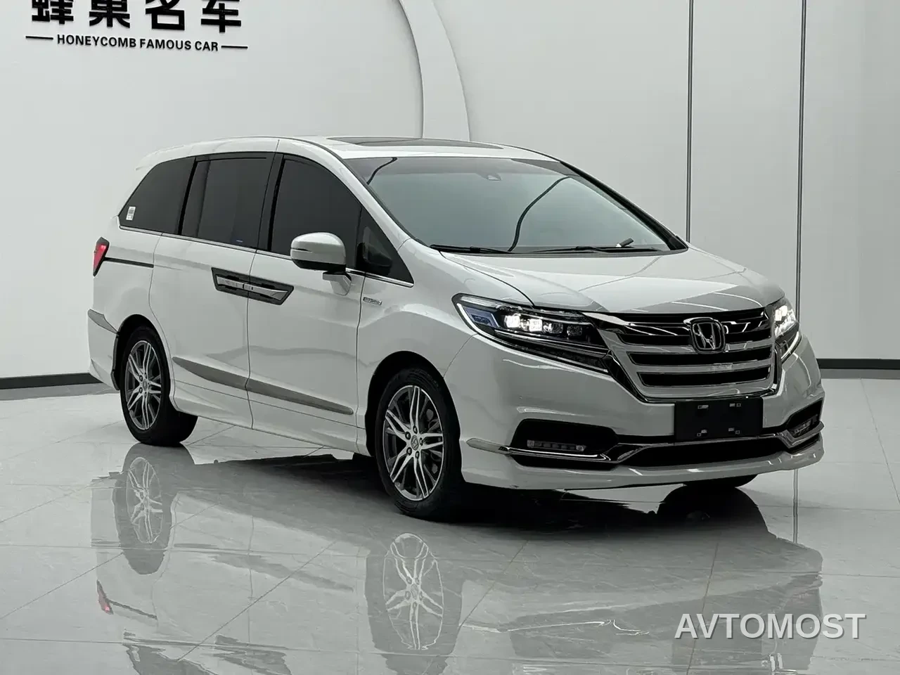 Honda Elysion 2019 2.0L Hybrid Luxury Edition — фото 3
