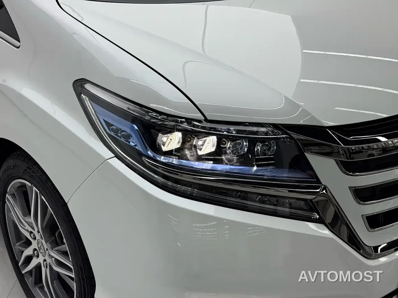 Honda Elysion 2019 2.0L Hybrid Luxury Edition — фото 4
