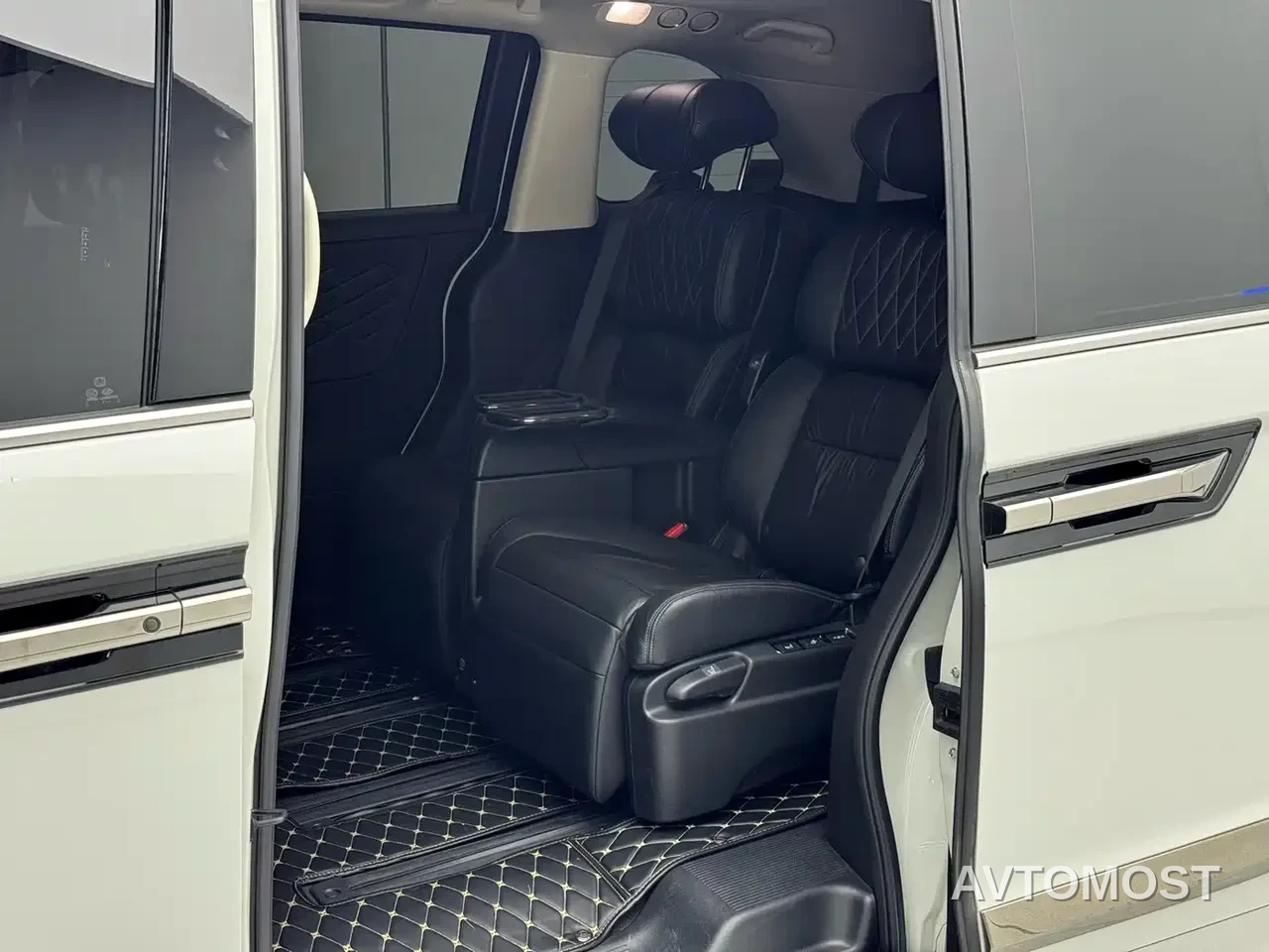 Honda Elysion 2019 2.0L Hybrid Luxury Edition — фото 10
