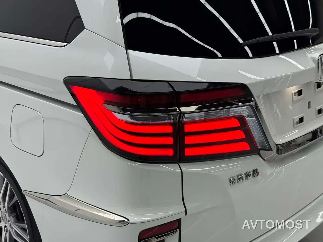 Honda Elysion 2019 2.0L Hybrid Luxury Edition — фото 17
