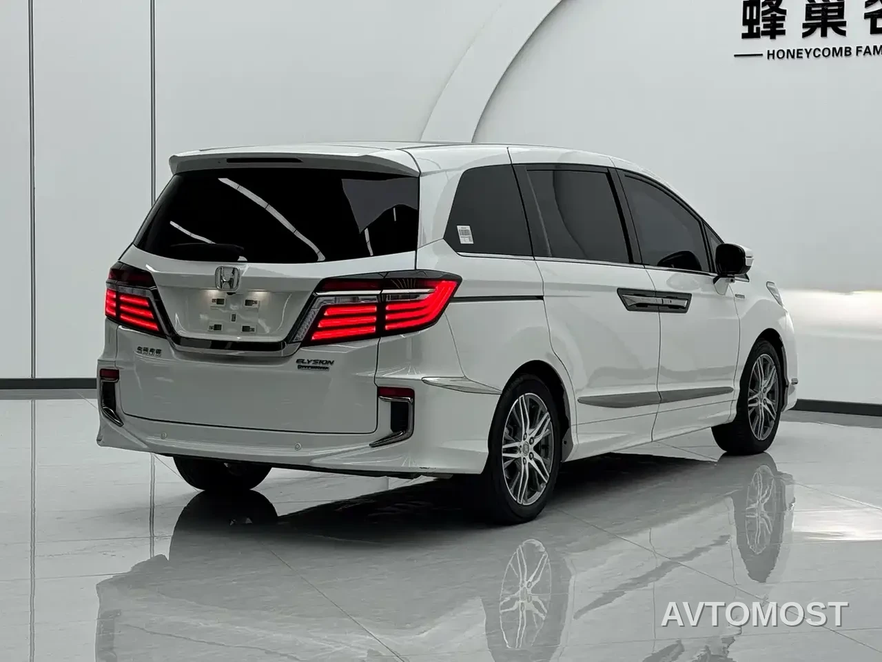 Honda Elysion 2019 2.0L Hybrid Luxury Edition — фото 19