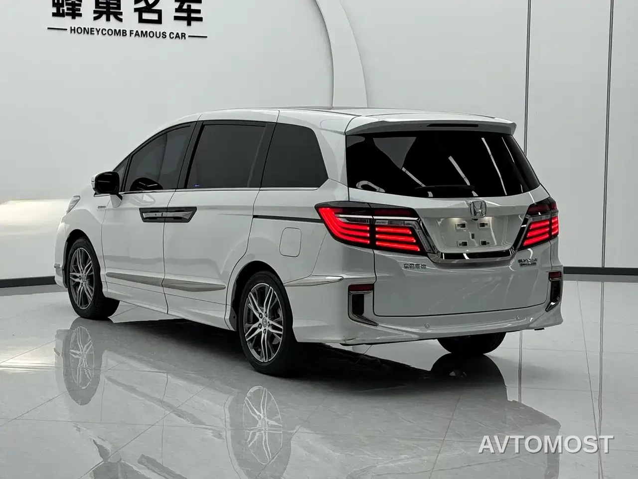 Honda Elysion 2019 2.0L Hybrid Luxury Edition — фото 20