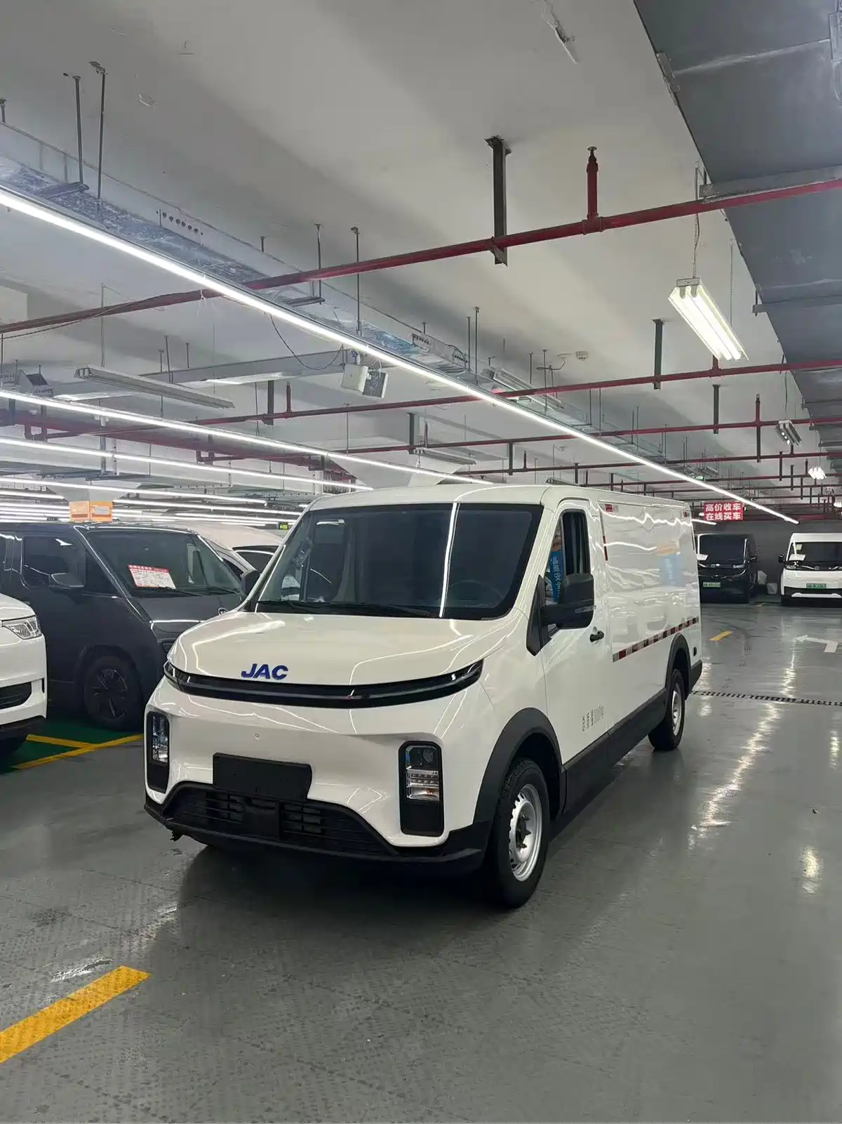 JAC Motors Van Boulevard 2024 V8 Explorer Edition CATL