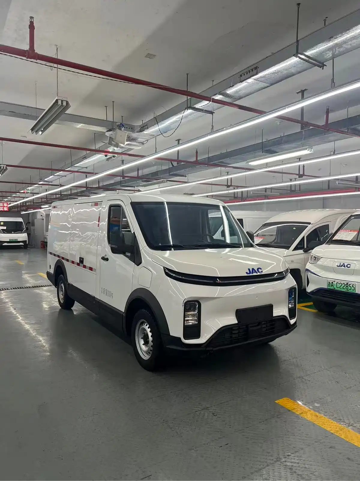 JAC Motors Van Boulevard 2024 V8 Explorer Edition CATL — фото 3