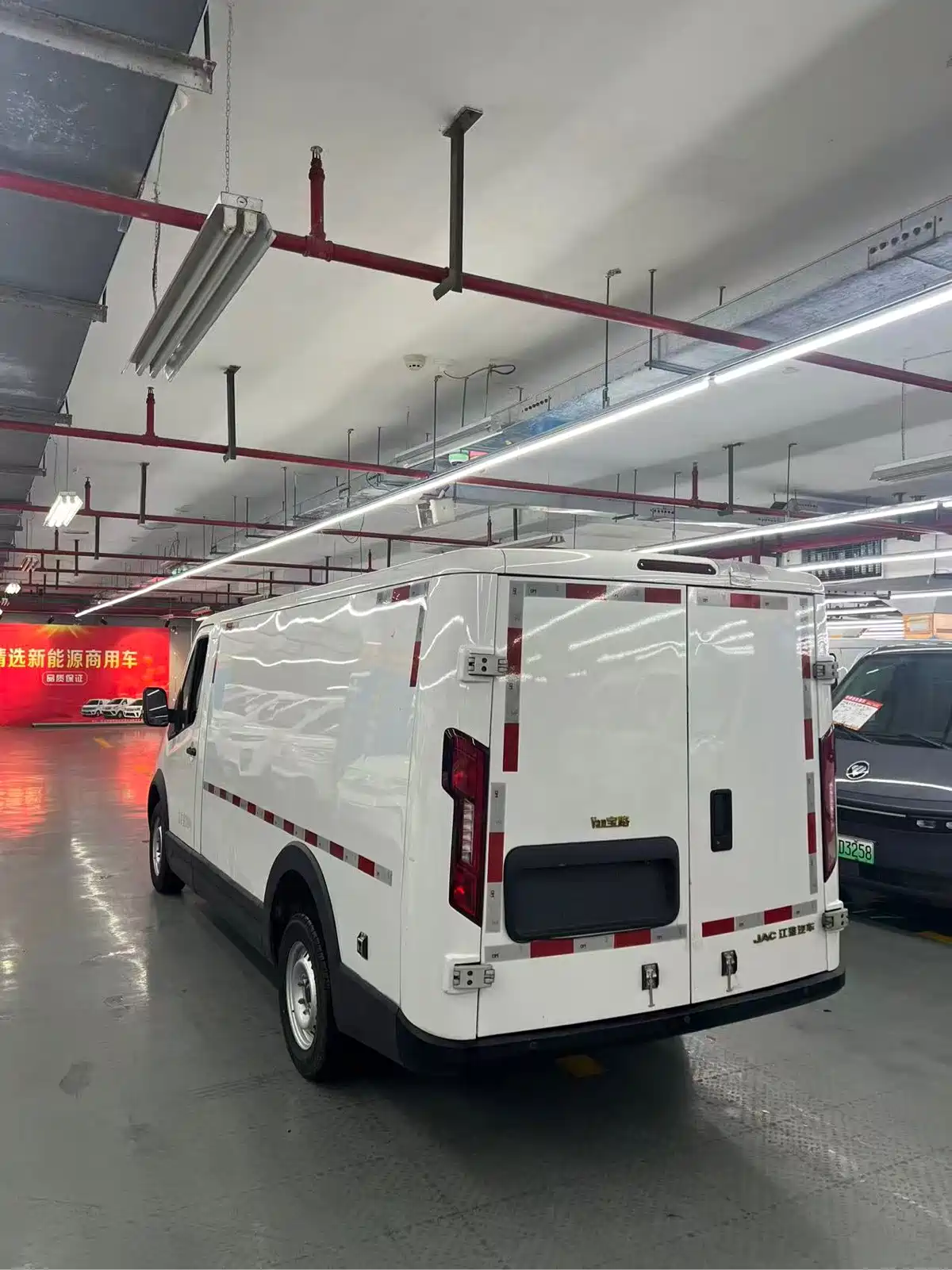 JAC Motors Van Boulevard 2024 V8 Explorer Edition CATL — фото 6