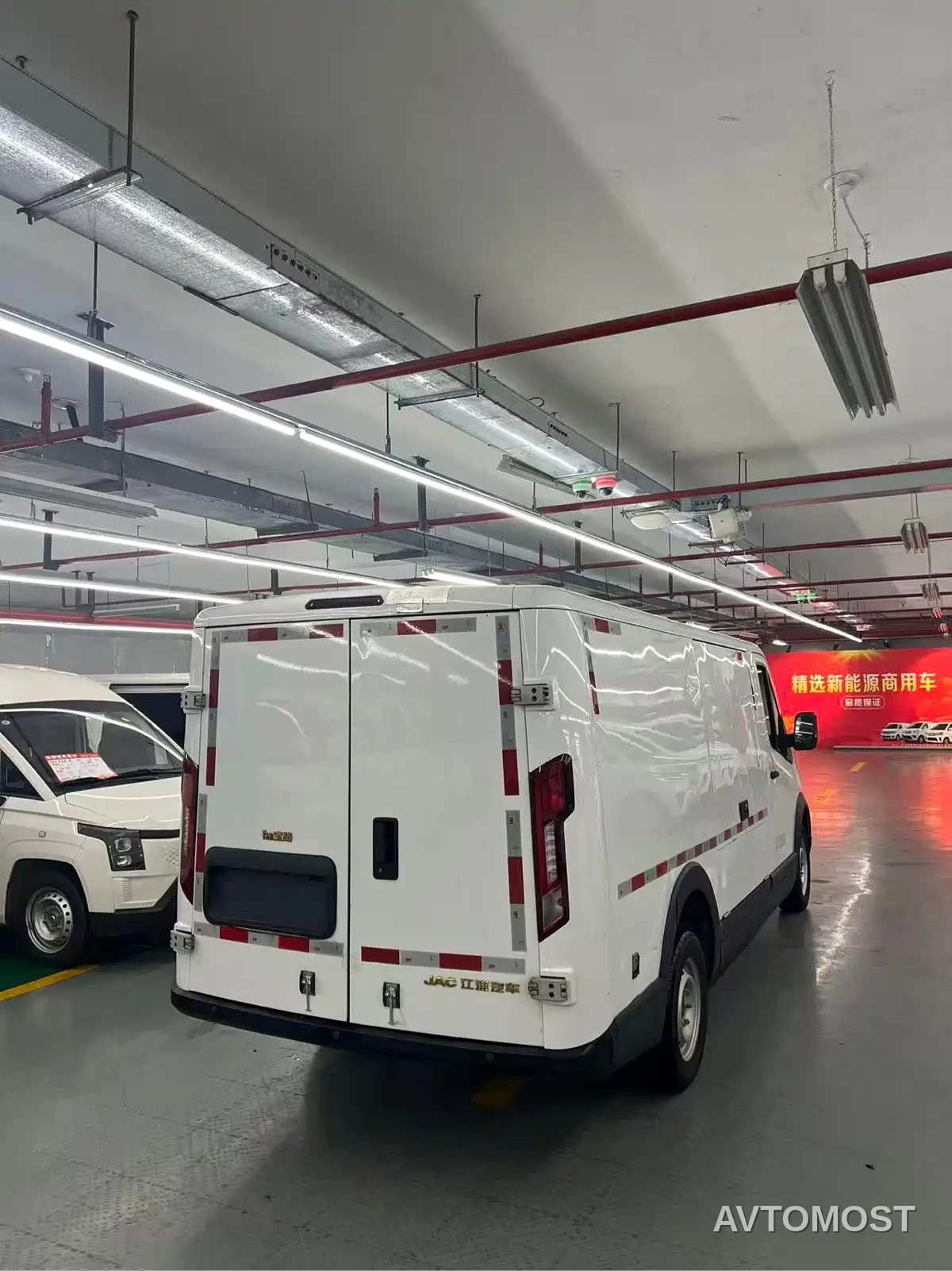 JAC Motors Van Boulevard 2024 V8 Explorer Edition CATL — фото 7