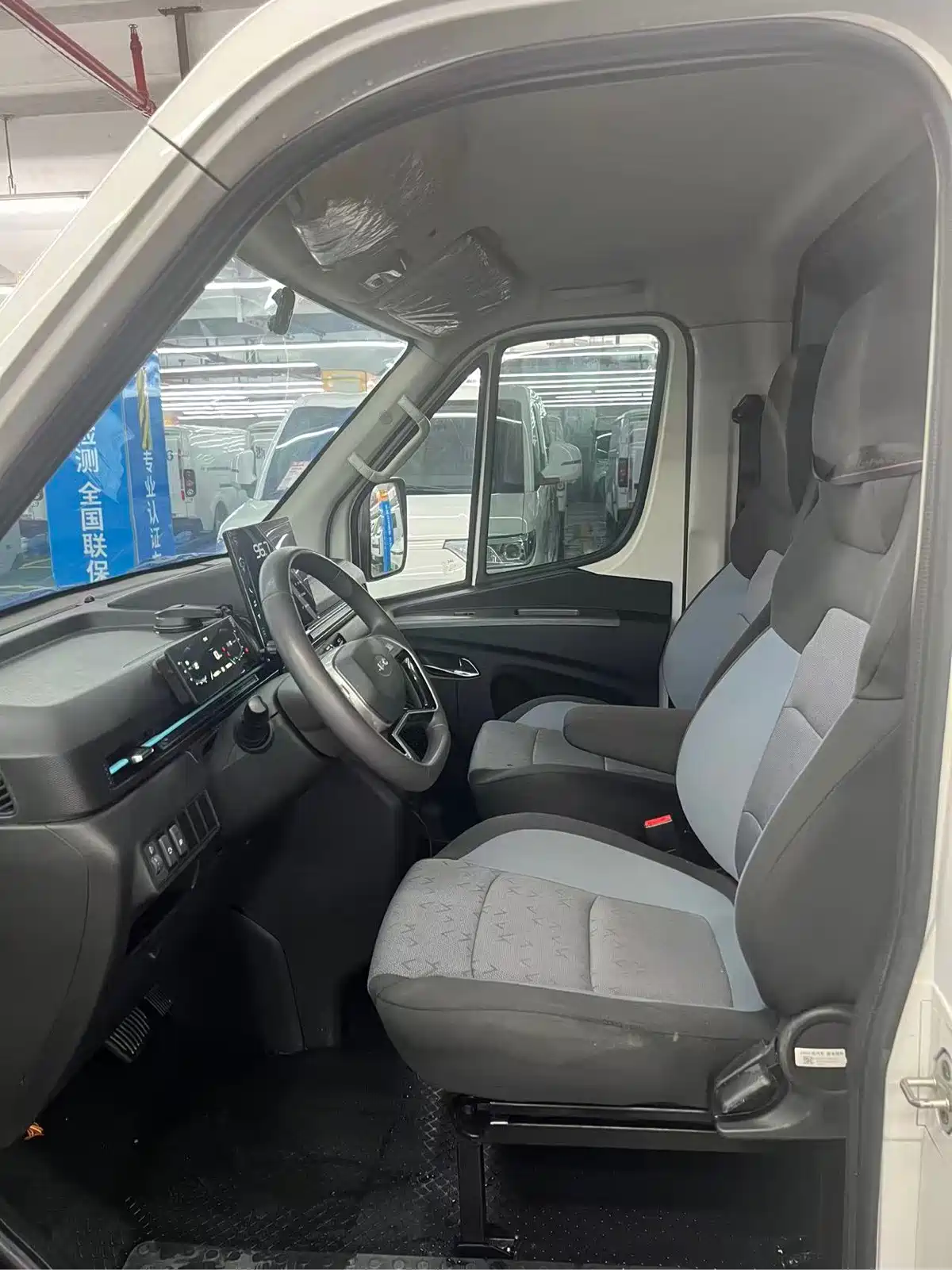 JAC Motors Van Boulevard 2024 V8 Explorer Edition CATL — фото 8