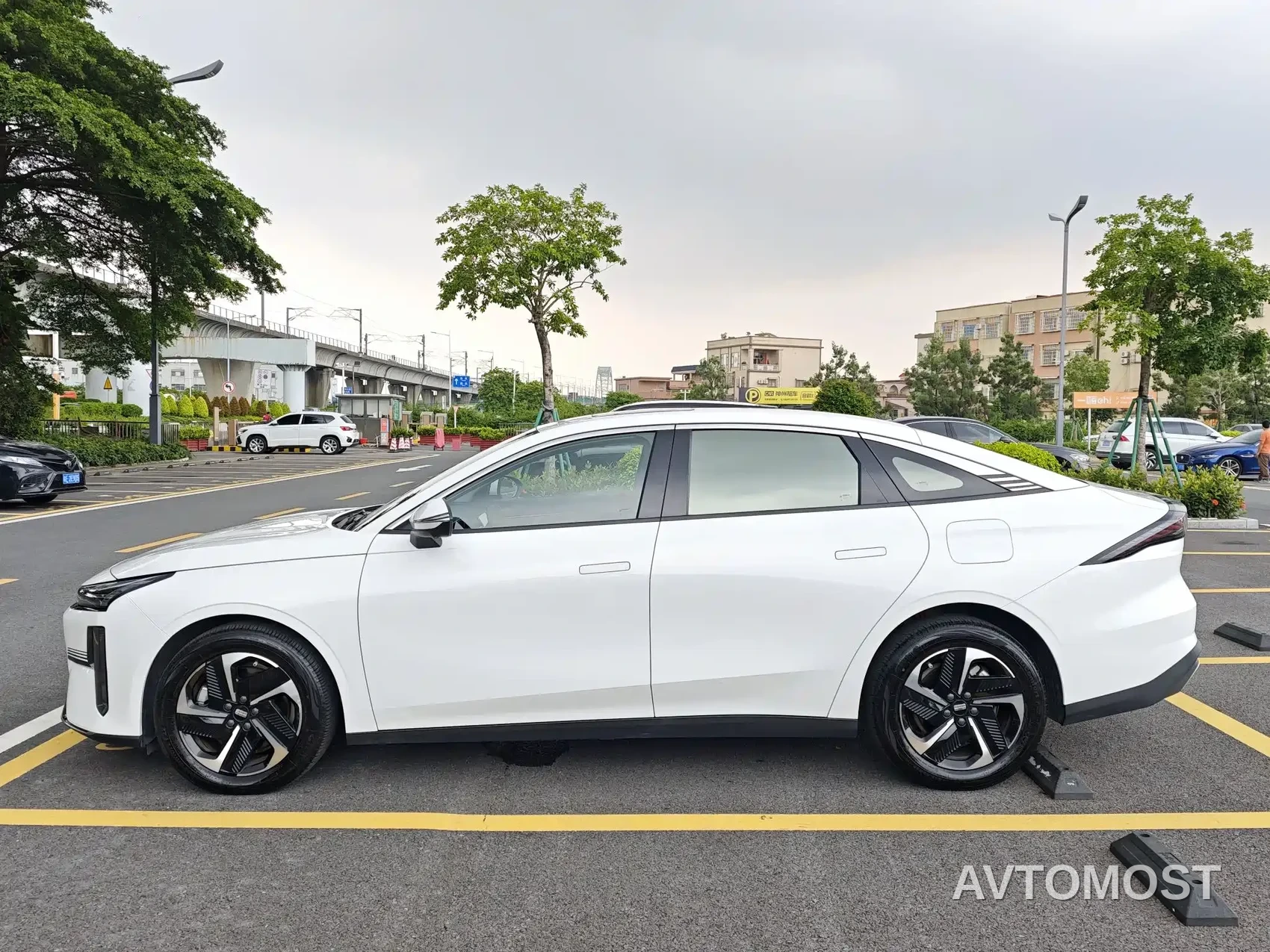 Geely Galaxy L6 2024 60km PLUS Soaring Dragon Edition — фото 3