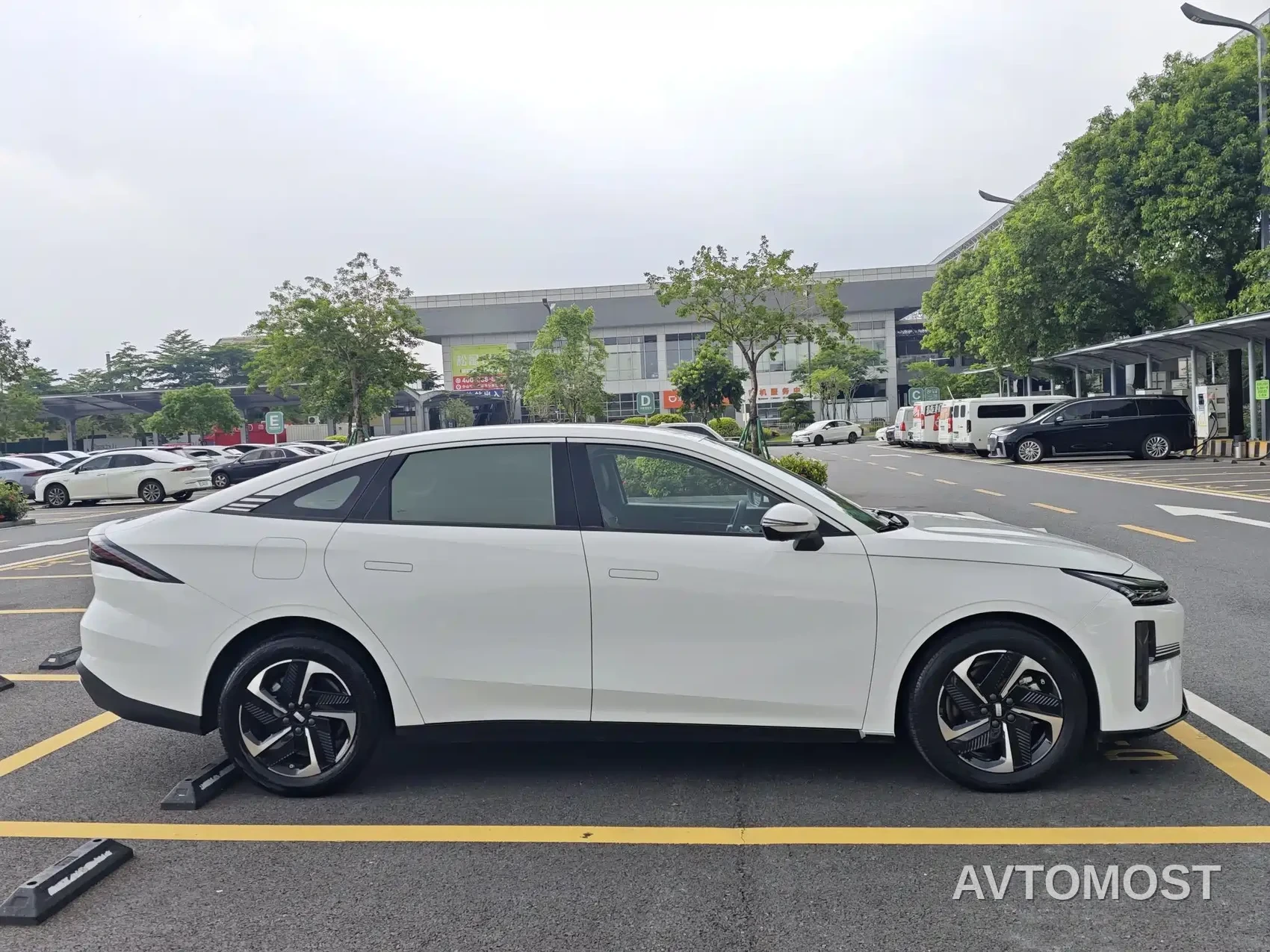 Geely Galaxy L6 2024 60km PLUS Soaring Dragon Edition — фото 4