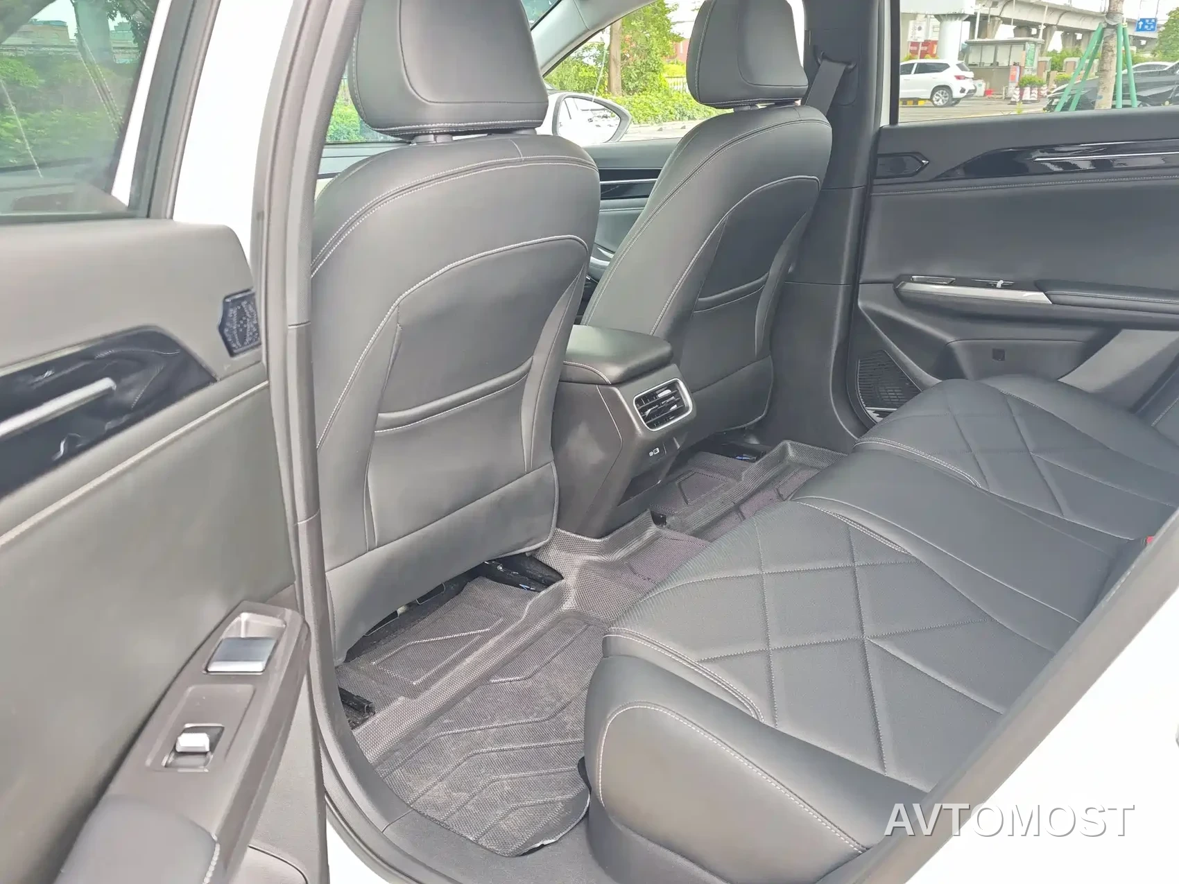 Geely Galaxy L6 2024 60km PLUS Soaring Dragon Edition — фото 8