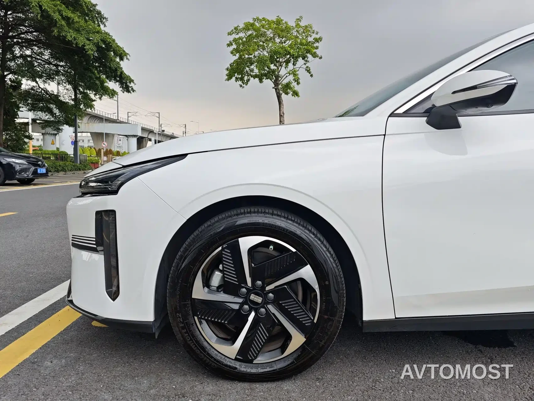 Geely Galaxy L6 2024 60km PLUS Soaring Dragon Edition — фото 13