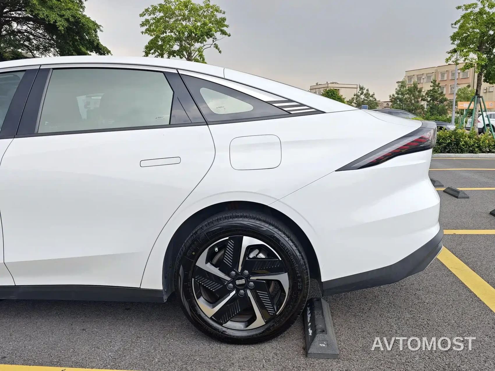 Geely Galaxy L6 2024 60km PLUS Soaring Dragon Edition — фото 14