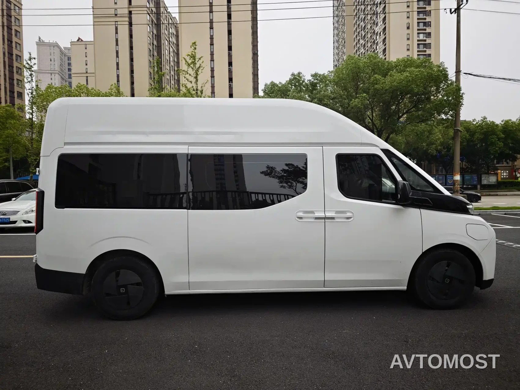 Yuan Cheng Farizon Super VAN 2025 Smart Wealth Edition Medium Wheelbase High Roof 68kWh Smart Core — фото 3